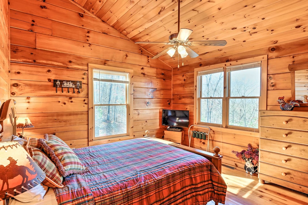 WheelchairAccessible Murphy Cabin w/ Fire Pit! Cherokee County Vrbo