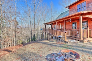Terrace/patio - Wheelchair-Accessible Murphy Cabin w/ Fire Pit! (Murphy)