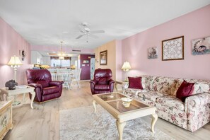 TV - Midnight Cove II 943C: Family Friendly Condo with Shared Pool and Tennis (Siesta Key)