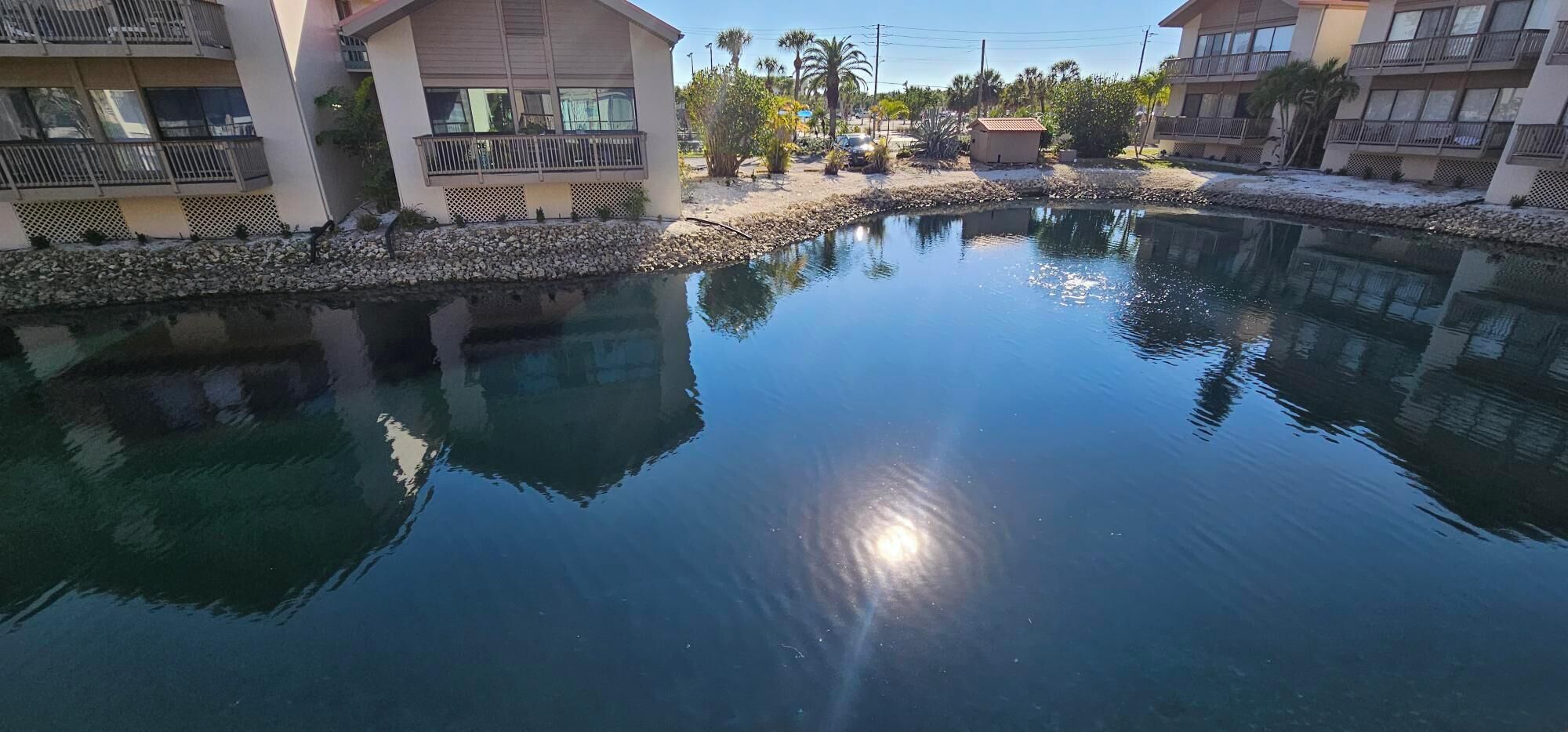 حم ّام سباحة مُدفَّأ