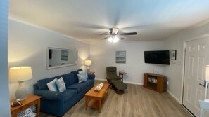 TV - Siesta Beach House #207 Minute Walk to Beach- 1 WEEK MINIMUM (Siesta Key)