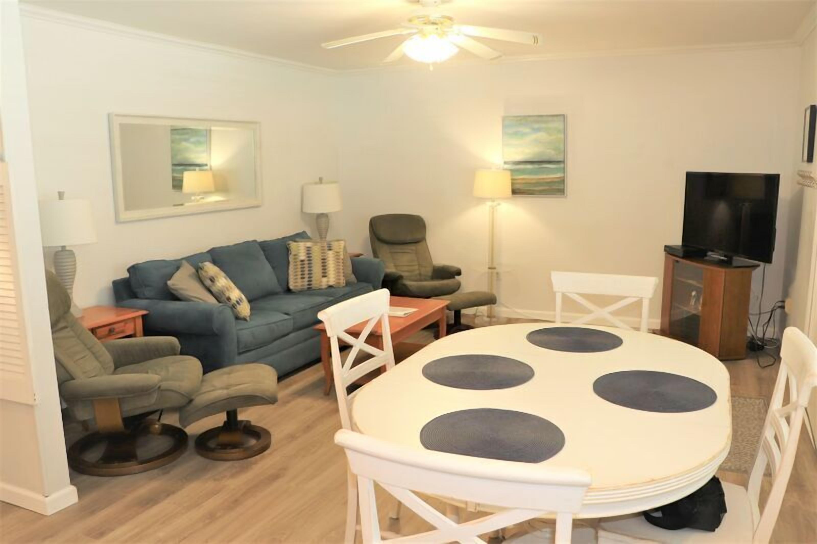 Siesta Beach House #207 Minute Walk to Beach- 1 WEEK MINIMUM