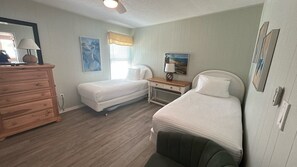 2 bedrooms, iron/ironing board, free WiFi, bed sheets