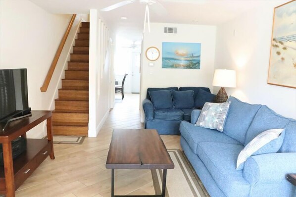 TV - Siesta Beach House #303 - Beautifully updated Unit on Siesta Key! (Siesta Key)