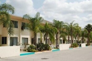 Exterior - Siesta Beach House #303 - Beautifully updated Unit on Siesta Key! (Siesta Key)