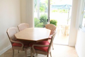 Dining - Siesta Beach House #303 - Beautifully updated Unit on Siesta Key! (Siesta Key)