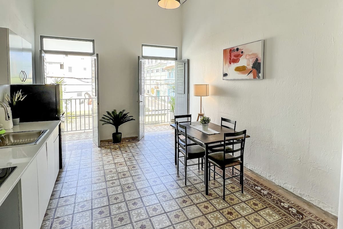 Traditional Apartment | Living area | 50-inch Smart TV with digital channels, TV