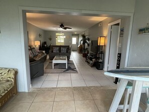 Smart TV - Sunset Royale - 100- Outdoor Patio directly across from Siesta Key Beach. (Siesta Key)