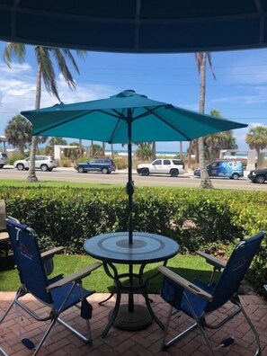 Outdoor dining - Sunset Royale - 100- Outdoor Patio directly across from Siesta Key Beach. (Siesta Key)