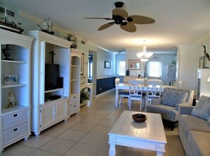 Smart TV - Sunset Royale - 212- Close to Beach and Siesta Village (Siesta Key)