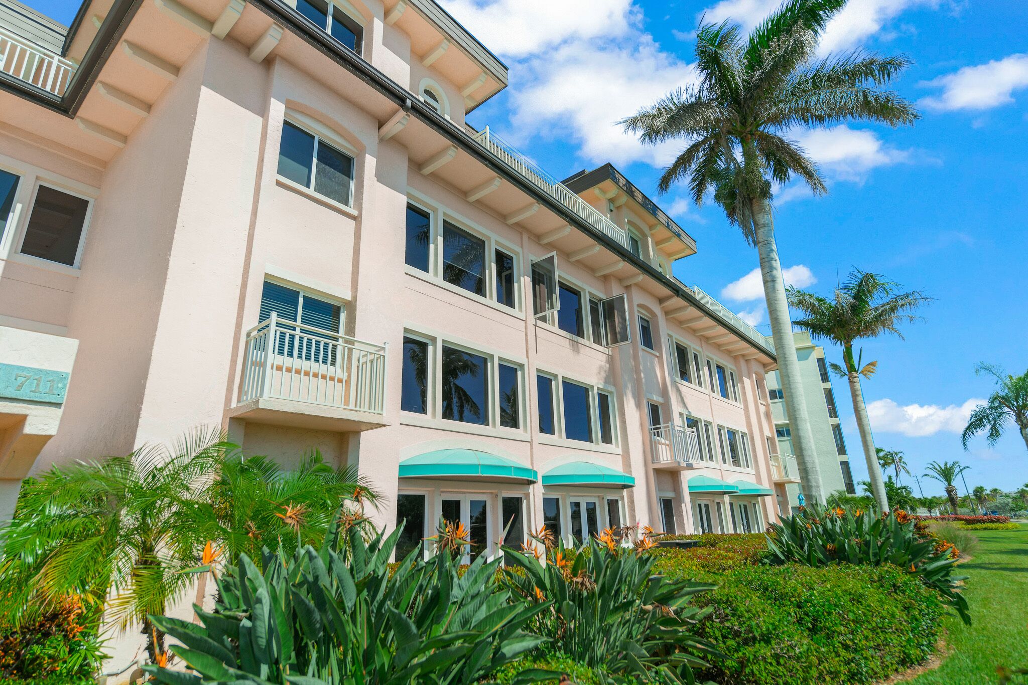 Sunset Royale - Tropical Sands Accommodations
