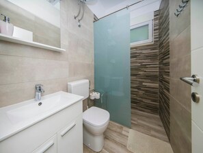Shower, towels