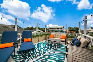 Property grounds - Amazing Layout! Alamodome & 5min to Riverwalk & family friendly  (San Antonio)