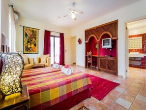 7 bedrooms, free WiFi, bed sheets