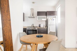 Microwave, oven, stovetop, coffee/tea maker
