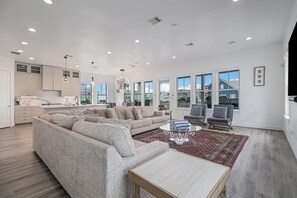 Televisie en een open haard