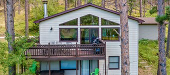 Mountain-view house with washer/dryer, fireplace, gas grill, balcony, & patio