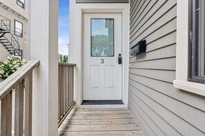 Exterior detail - Gorgeously renovated, 2-condo property in the West End - walk everywhere (Portland)