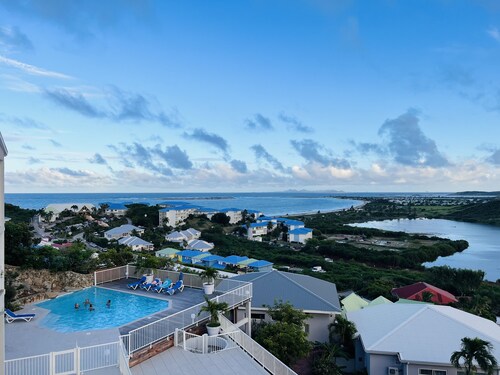 Duplex Aloe Vera overlooking Saint Barthélemy and the beach of Orient Bay 