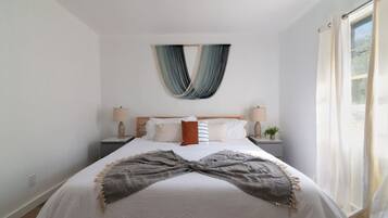 2 habitaciones, tabla de planchar con plancha, wifi y ropa de cama