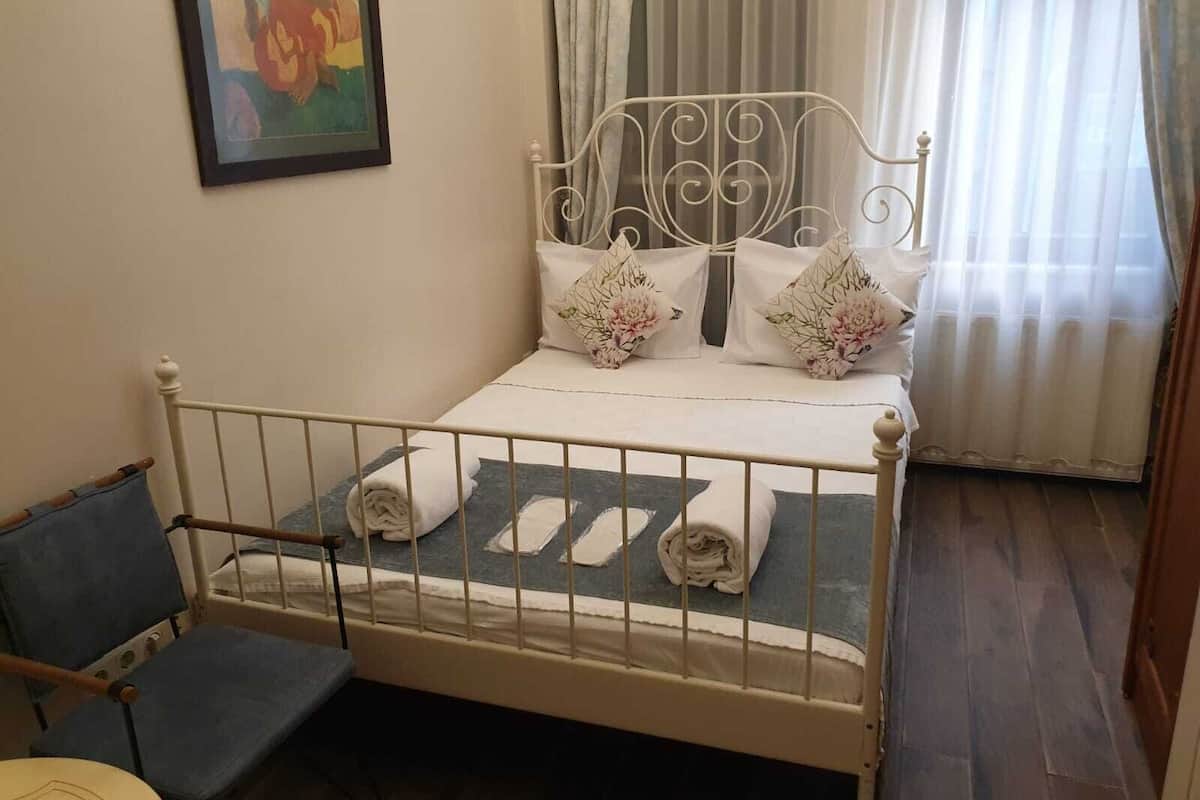 Economy Room | In-room safe, iron/ironing board, free WiFi, bed sheets