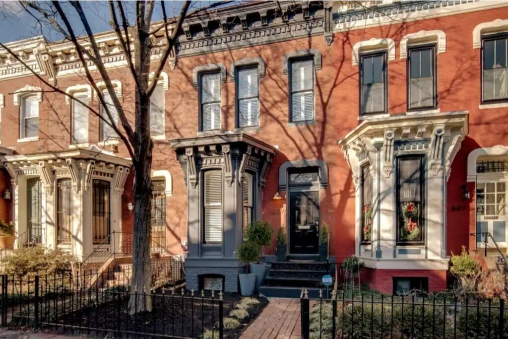 Historic rowhouse in heart of Shaw