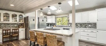 Very spacious home near old mill! w/ hot tub