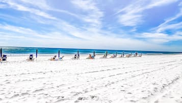 Na praia