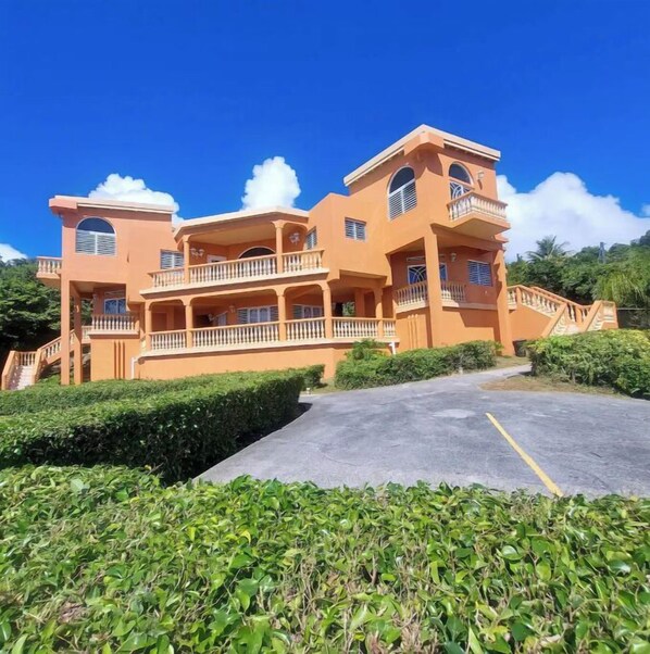 المنشأة من الخارج