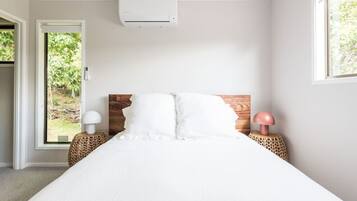 2 bedrooms, iron/ironing board, travel cot, WiFi