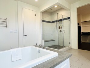 Shower, hair dryer, towels, soap - Luxury Home with Community Pool Spa 5 Mins to UCSB (Santa Barbara)