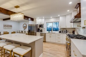 Fridge, microwave, oven, stovetop - Essence of Opulence: 20 Guests, 4000sqft! Pickleball, Poker, Fire Pit, Ping Pong (Westminster)