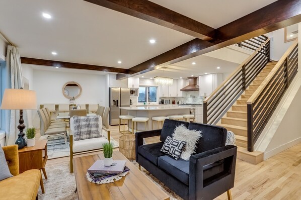 Interior - Essence of Opulence: 20 Guests, 4000sqft! Pickleball, Poker, Fire Pit, Ping Pong (Westminster)