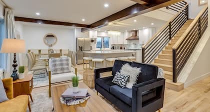 Essence of Opulence: 20 Guests, 4000sqft! Pickleball, Poker, Fire Pit, Ping Pong