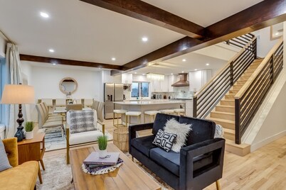 Essence of Opulence: 20 Guests, 4000sqft! Pickleball, Poker, Fire Pit, Ping Pong