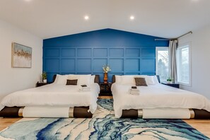 6 bedrooms, desk, free WiFi, bed sheets - Essence of Opulence: 20 Guests, 4000sqft! Pickleball, Poker, Fire Pit, Ping Pong (Westminster)