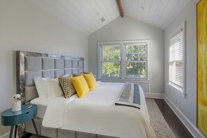 4 bedrooms, desk, iron/ironing board, free WiFi