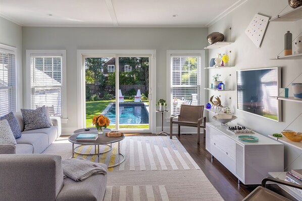 Smart TV, fireplace, printers