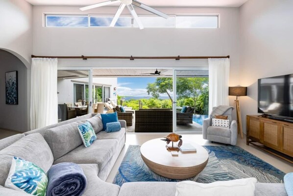 Smart TV, offices - Playa Hermosa Villa • 4 BR • Private Pool & Tropical Garden Retreat (Playa Hermosa)