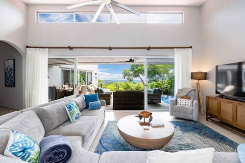 Playa Hermosa Villa • 4 BR • Private Pool & Tropical Garden Retreat