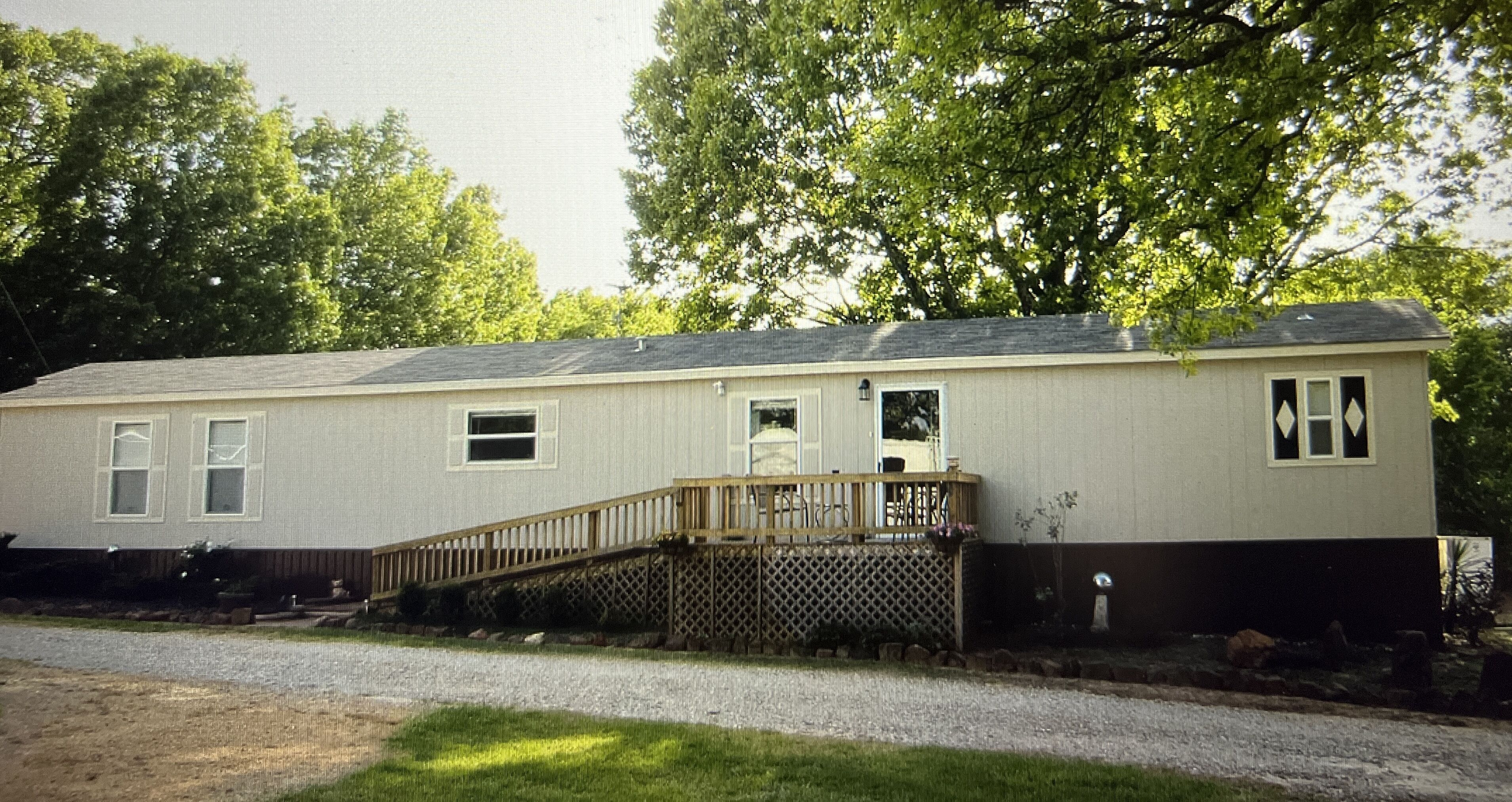Home close to Lake Texoma & Casino with covered boat parking