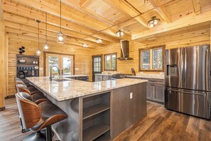 House (5 Bedrooms) | Property amenity - Sunshine Chalet by Taylor Made Deep Creek (McHenry)