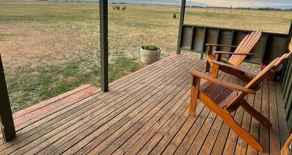 Comfortable modern home near Ennis Lake