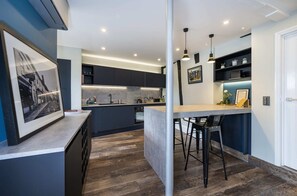 Oven, stovetop, cookware/dishes/utensils - Number One High Street, Clare (Sudbury)