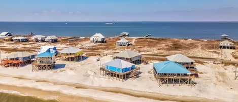 House, 4 Bedrooms | Beach | On the beach