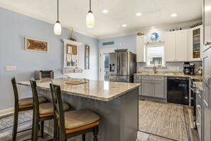 Rumah, 4 kamar tidur | Dapur pribadi | Lemari es, oven, dan mesin pembuat kopi/teh