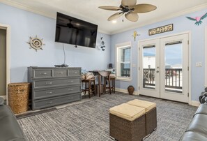 House, 4 Bedrooms | Living area