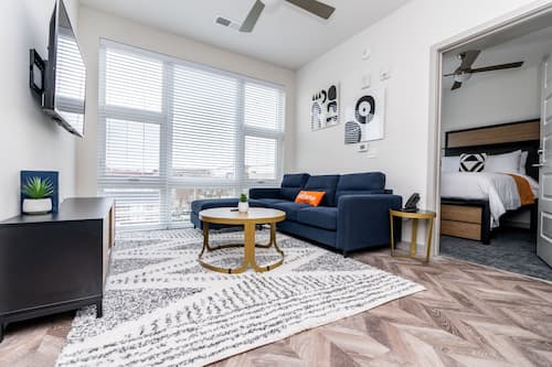 Suite | Tabla de planchar con plancha, wifi gratis, ropa de cama
