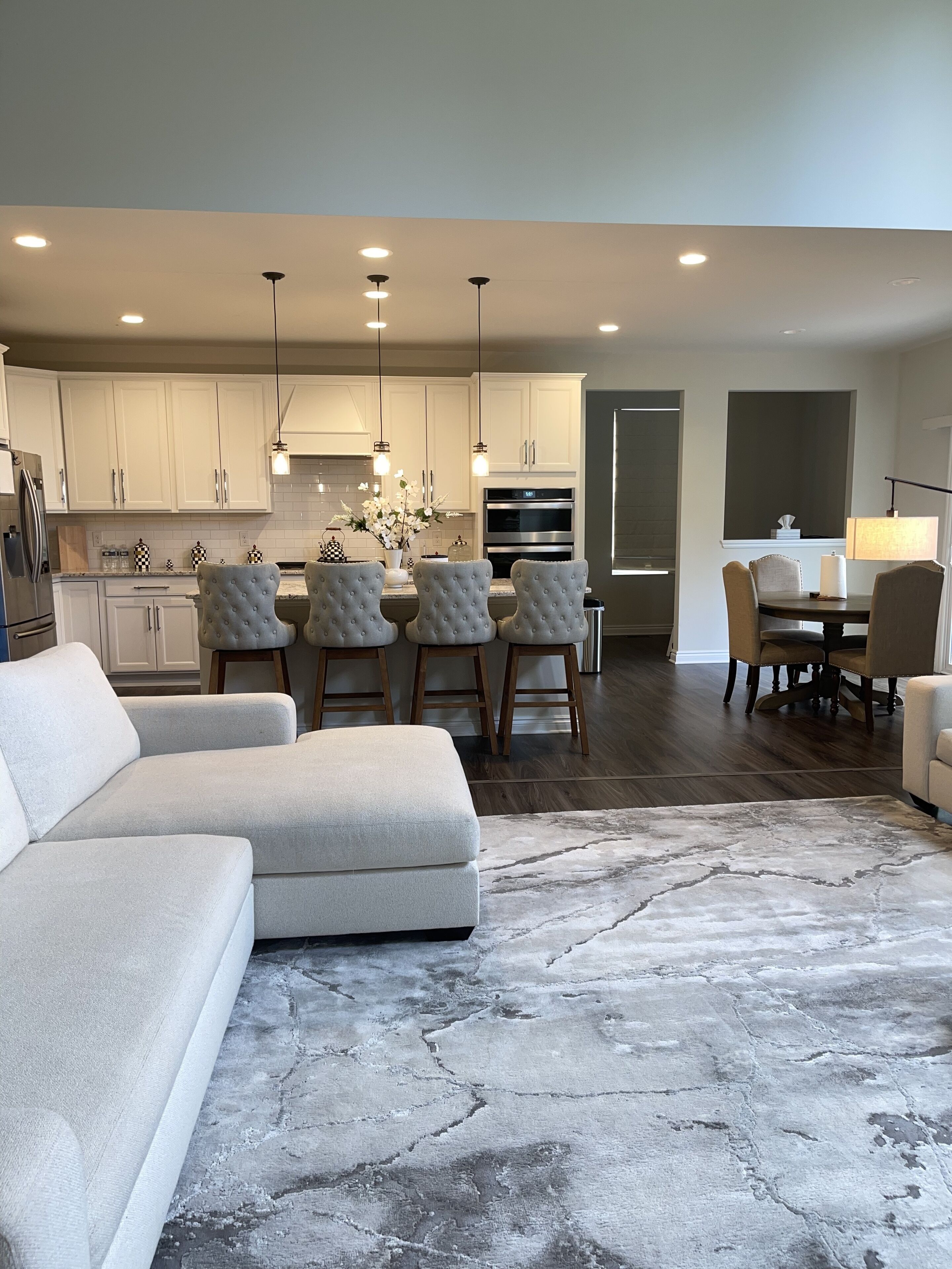 The Modern Luxury Mansion •  5BR/4BA 5,500 SF