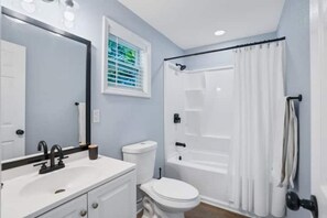 Bathroom - Cottage w/ creature comforts (Tampa)